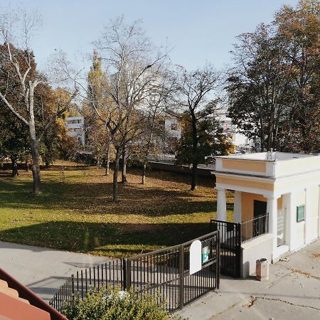 Apartmán pri parku Sered' Bagian luar foto