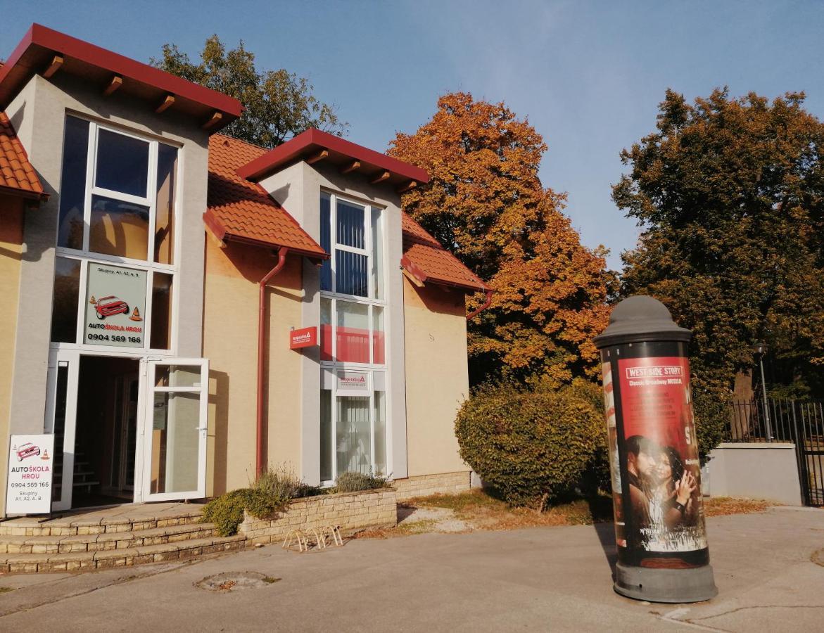 Apartmán pri parku Sered' Bagian luar foto